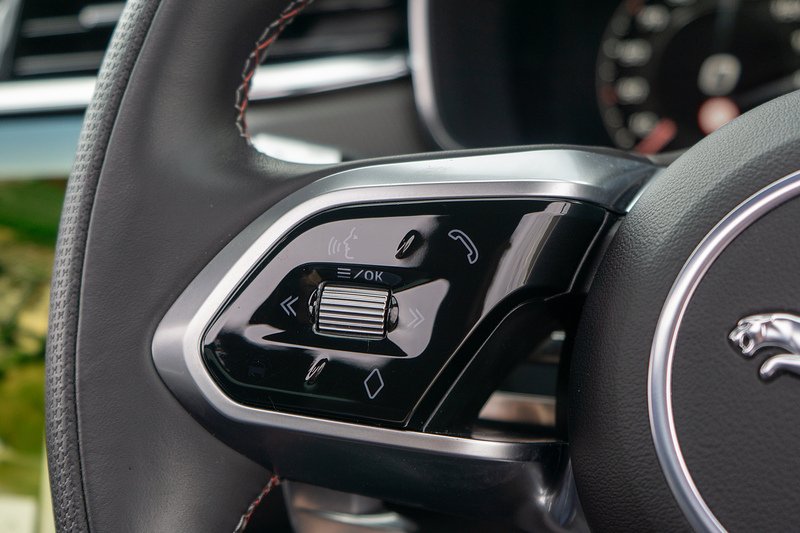 Jaguar F-PACE P550 V8 SVR - U1718