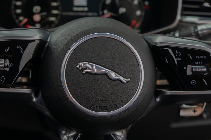 Jaguar F-PACE P550 V8 SVR - U1718