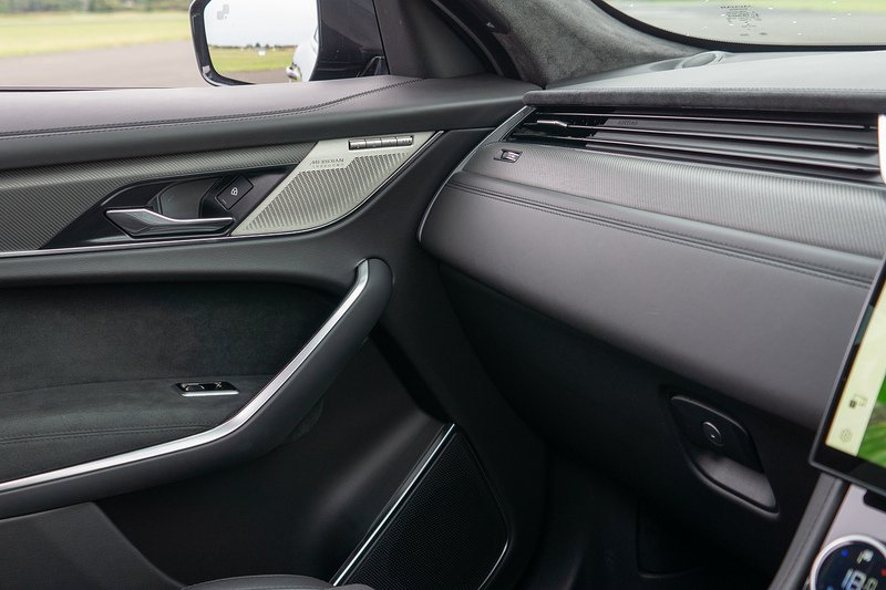 Jaguar F-PACE P550 V8 SVR - U1718