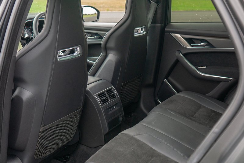 Jaguar F-PACE P550 V8 SVR - U1718