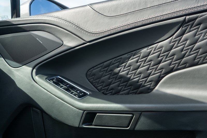 Aston Martin Vanquish V12 Zagato Volante - U1723