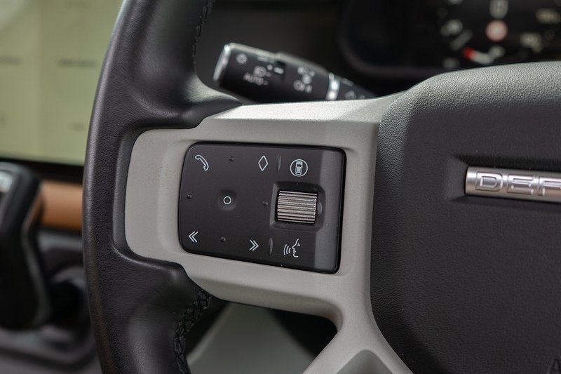 Land Rover Defender 110 D300 MHEV HSE - U1726