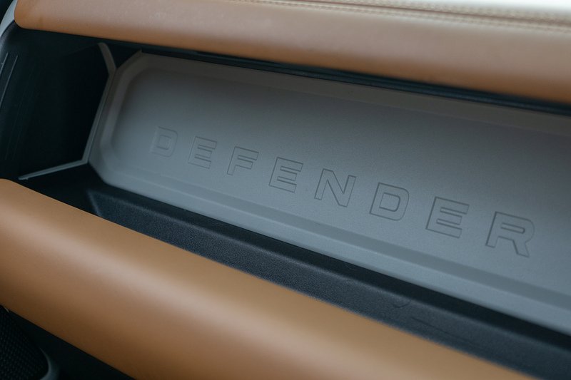 Land Rover Defender 110 D300 MHEV HSE - U1726