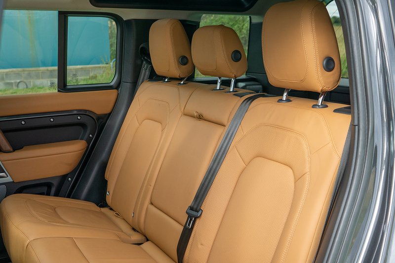 Land Rover Defender 110 D300 MHEV HSE - U1726