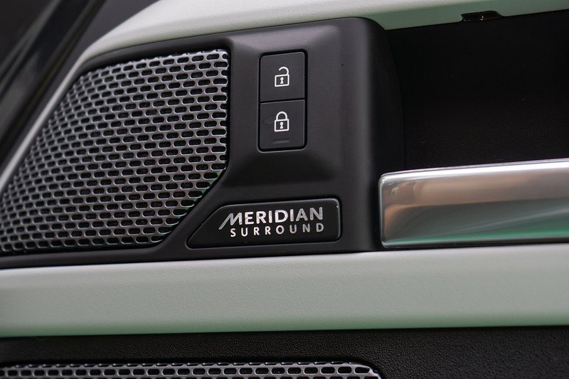 Land Rover Defender 110 D300 MHEV HSE - U1726