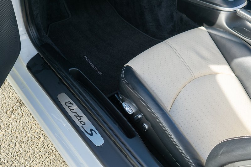 Porsche 911 997 Turbo S - U1728