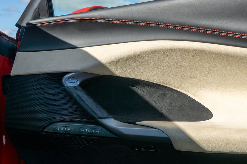 Ferrari 296 GTB T V6 - U1730
