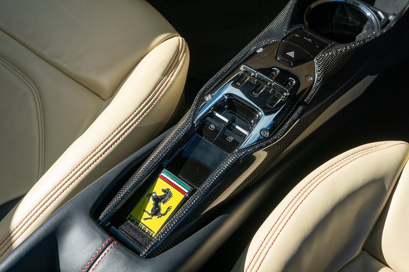 Ferrari 296 GTB T V6 - U1730