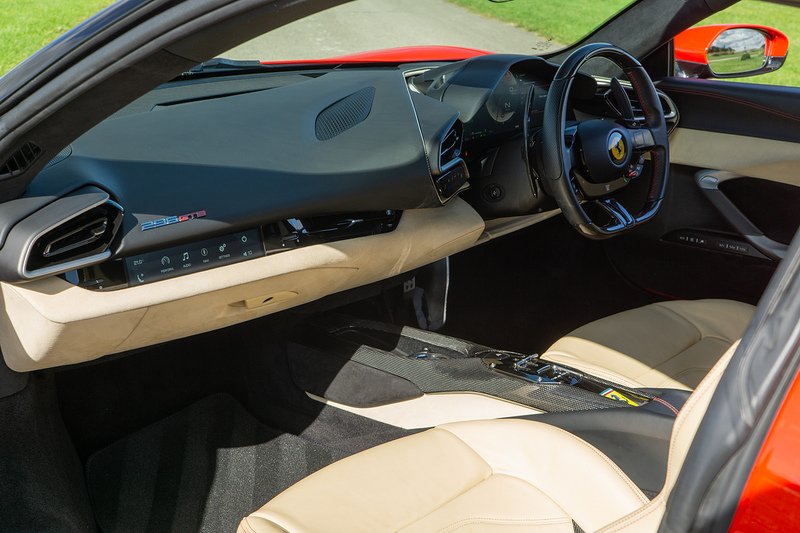 Ferrari 296 GTB T V6 - U1730