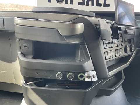 One Used Volvo FH 460Bhp 6x2 Globetrotter XL Tractor Unit