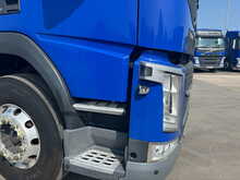 Volvo FM 450bhp 6x2 tractor