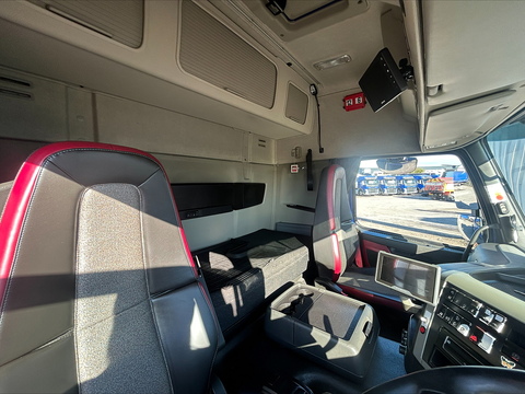 One Used Volvo FM 450bhp 6x2 Globetrotter Tractor Unit 11 2dr Tractor Unit I-Shift Diesel