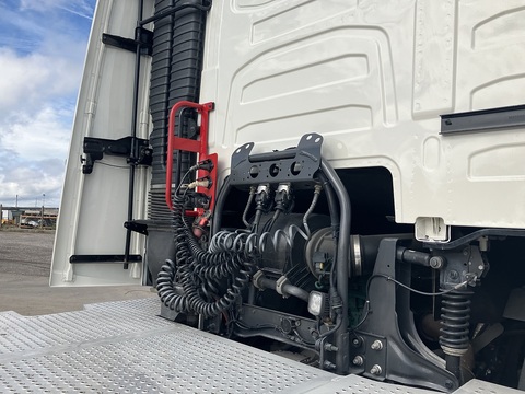 One Used Volvo FH 460bhp 6x2 Globetrotter XL Tractor Unit