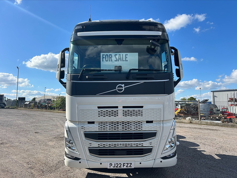 One Used Volvo FH 460bhp 6x2 Globetrotter XL Tractor Unit