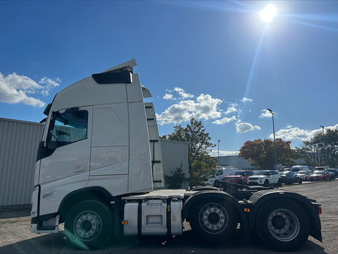 One Used Volvo FH 460bhp 6x2 Globetrotter XL Tractor Unit