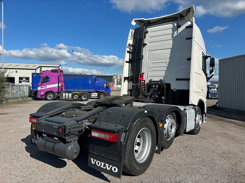 One Used Volvo FH 460bhp 6x2 Globetrotter XL Tractor Unit
