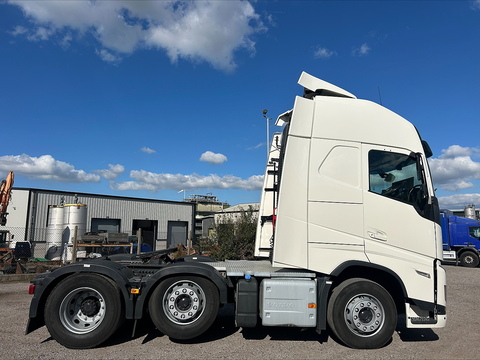 One Used Volvo FH 460bhp 6x2 Globetrotter XL Tractor Unit