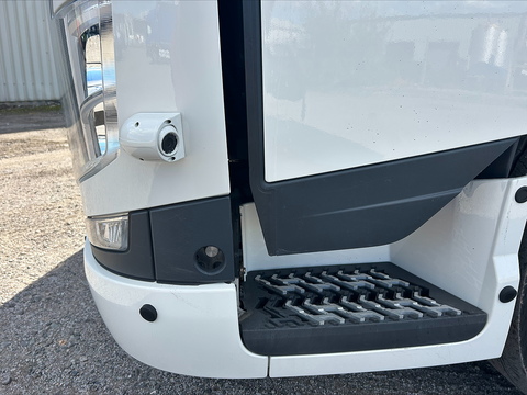 One Used Volvo FH 460bhp 6x2 Globetrotter XL Tractor Unit