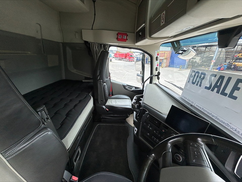 One Used Volvo FH 460bhp 6x2 Globetrotter XL Tractor Unit