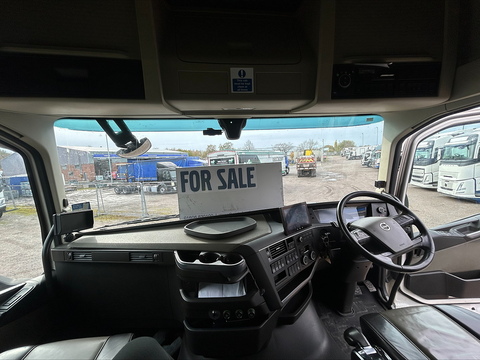 One Used Volvo FH 460Bhp 6x2 Globetrotter Tractor Unit
