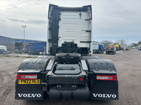 One Used Volvo FH 460Bhp 6x2 Globetrotter Tractor Unit