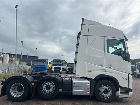 One Used Volvo FH 460Bhp 6x2 Globetrotter Tractor Unit