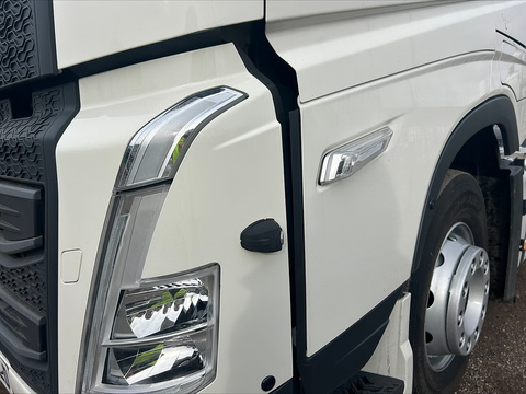 One Used Volvo FH 460Bhp 6x2 Globetrotter Tractor Unit