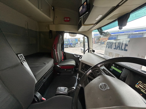One Used Volvo FH 460bhp 6x2 Globetrotter tractor unit 12.8 2dr Tractor Unit I-Shift Diesel