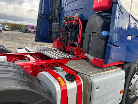 One Used Volvo FH 460bhp 6x2 Globetrotter tractor unit 12.8 2dr Tractor Unit I-Shift Diesel