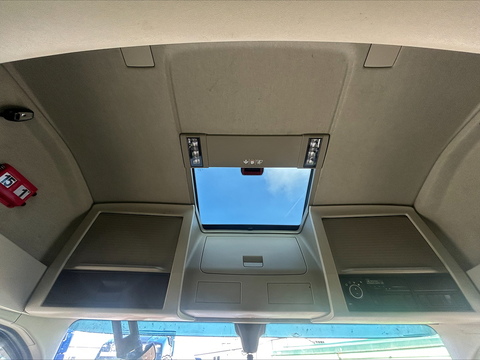 One Used Volvo FH 460bhp 6x2 Globetrotter tractor unit 12.8 2dr Tractor Unit I-Shift Diesel