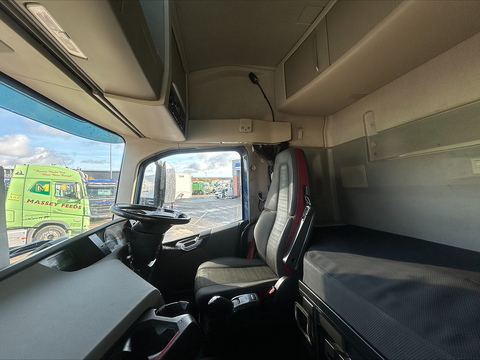 One Used Volvo FH 460bhp 6x2 Globetrotter tractor unit 12.8 2dr Tractor Unit I-Shift Diesel