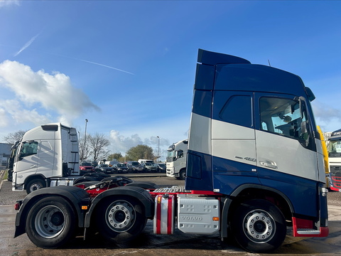 One Used Volvo FH 460bhp 6x2 Globetrotter tractor unit 12.8 2dr Tractor Unit I-Shift Diesel