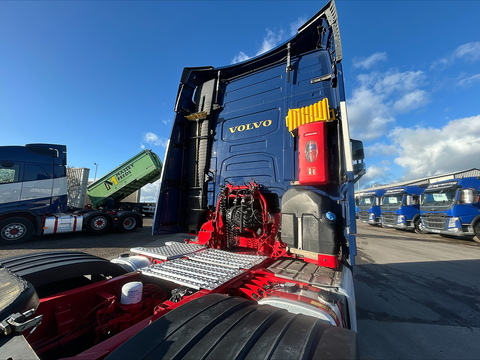 One Used Volvo FH 460bhp 6x2 Globetrotter tractor unit
 12.8 2dr Tractor Unit I-Shift Diesel