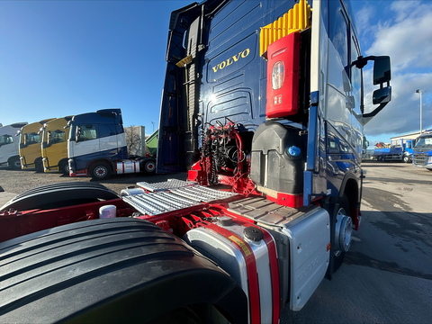 One Used Volvo FH 460bhp 6x2 Globetrotter tractor unit
 12.8 2dr Tractor Unit I-Shift Diesel