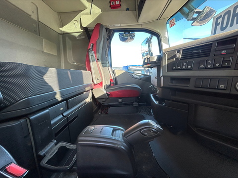 One Used Volvo FH 460bhp 6x2 Globetrotter tractor unit
 12.8 2dr Tractor Unit I-Shift Diesel