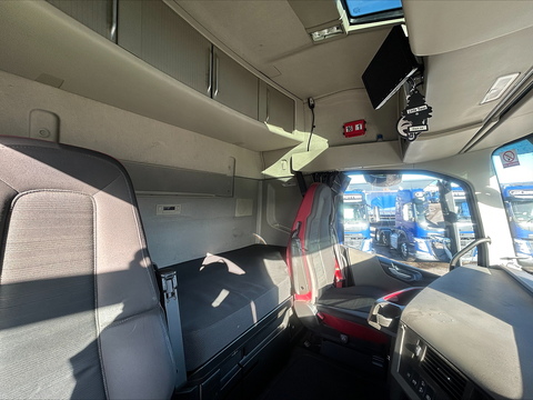 One Used Volvo FH 460bhp 6x2 Globetrotter tractor unit
 12.8 2dr Tractor Unit I-Shift Diesel