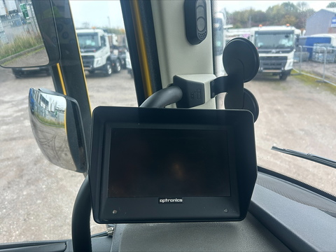 One Used Volvo FH 460bhp 6x2 Globetrotter XL tractor unit 12.8 2dr Tractor Unit I-Shift Diesel