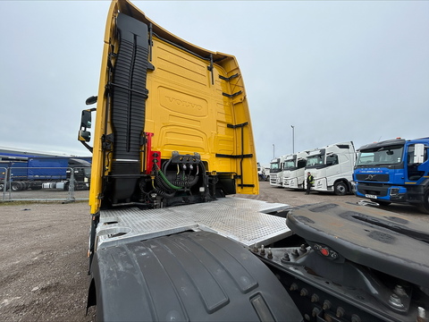 One Used Volvo FH 460bhp 6x2 Globetrotter XL tractor unit 12.8 2dr Tractor Unit I-Shift Diesel