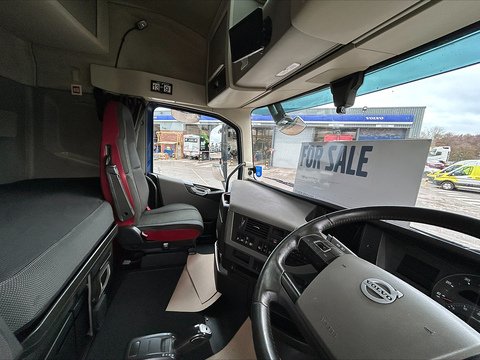 One Used Volvo FH 460bhp 6x2 Globetrotter tractor unit 12.8 2dr Tractor Unit I-Shift Diesel
