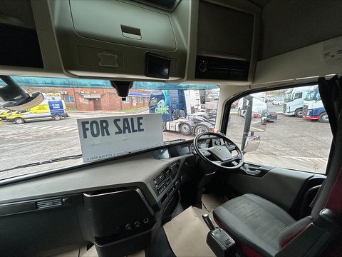 One Used Volvo FH 460bhp 6x2 Globetrotter tractor unit 12.8 2dr Tractor Unit I-Shift Diesel