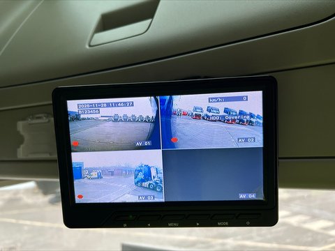 One Used Volvo FH 460bhp 6x2 Globetrotter tractor unit 12.8 2dr Tractor Unit I-Shift Diesel