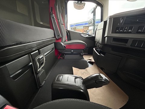 One Used Volvo FH 460bhp 6x2 Globetrotter tractor unit 12.8 2dr Tractor Unit I-Shift Diesel