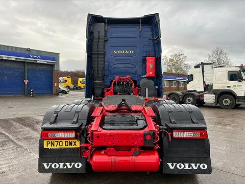 One Used Volvo FH 460bhp 6x2 Globetrotter tractor unit 12.8 2dr Tractor Unit I-Shift Diesel