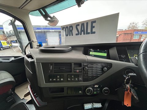 One Used Volvo FH 460bhp 6x2 Globetrotter tractor unit 12.8 2dr Tractor Unit I-Shift Diesel