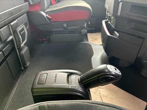 One Used Volvo FH 460bhp 6x2 Globetrotter tractor unit 12.8 2dr Tractor Unit I-Shift Diesel