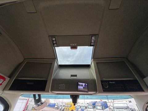 One Used Volvo FH 460bhp 6x2 Globetrotter tractor unit 12.8 2dr Tractor Unit I-Shift Diesel