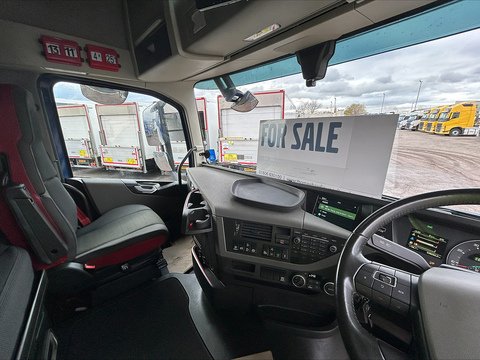 One Used Volvo FH 460bhp 6x2 Globetrotter tractor unit 12.8 2dr Tractor Unit I-Shift Diesel