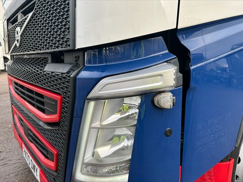 One Used Volvo FH 460bhp 6x2 Globetrotter tractor unit 12.8 2dr Tractor Unit I-Shift Diesel
