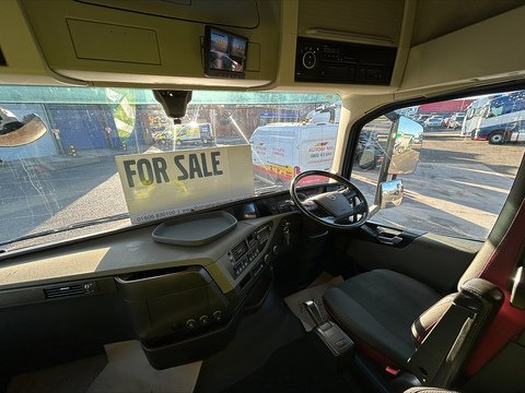 One Used Volvo FH 460bhp 6x2 Globetrotter tractor unit 12.8 2dr Tractor Unit I-Shift Diesel