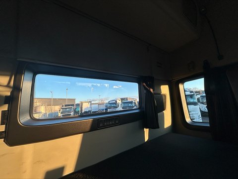 One Used Volvo FM 460bhp 4x2 Globetrotter XL tractor unit 11 2dr Tractor Unit I-Shift Diesel